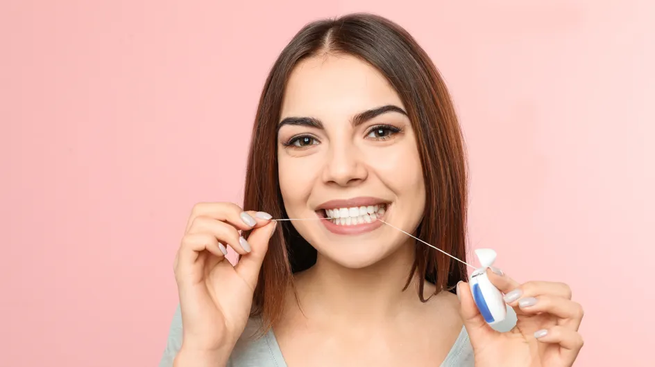 Nie wieder Frizz: Funktioniert der Zahnseide-Trick für glatte Haare wirklich?