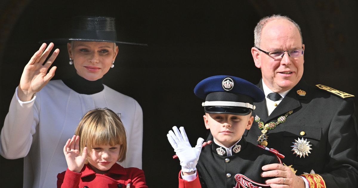 Albert et Charlene de Monaco sans leurs enfants au couronnement de Charles III : ils auront une compensation !