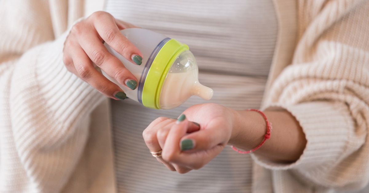 Enceinte de 8 mois, elle apprend une terrible nouvelle grâce à la couleur de son lait maternel