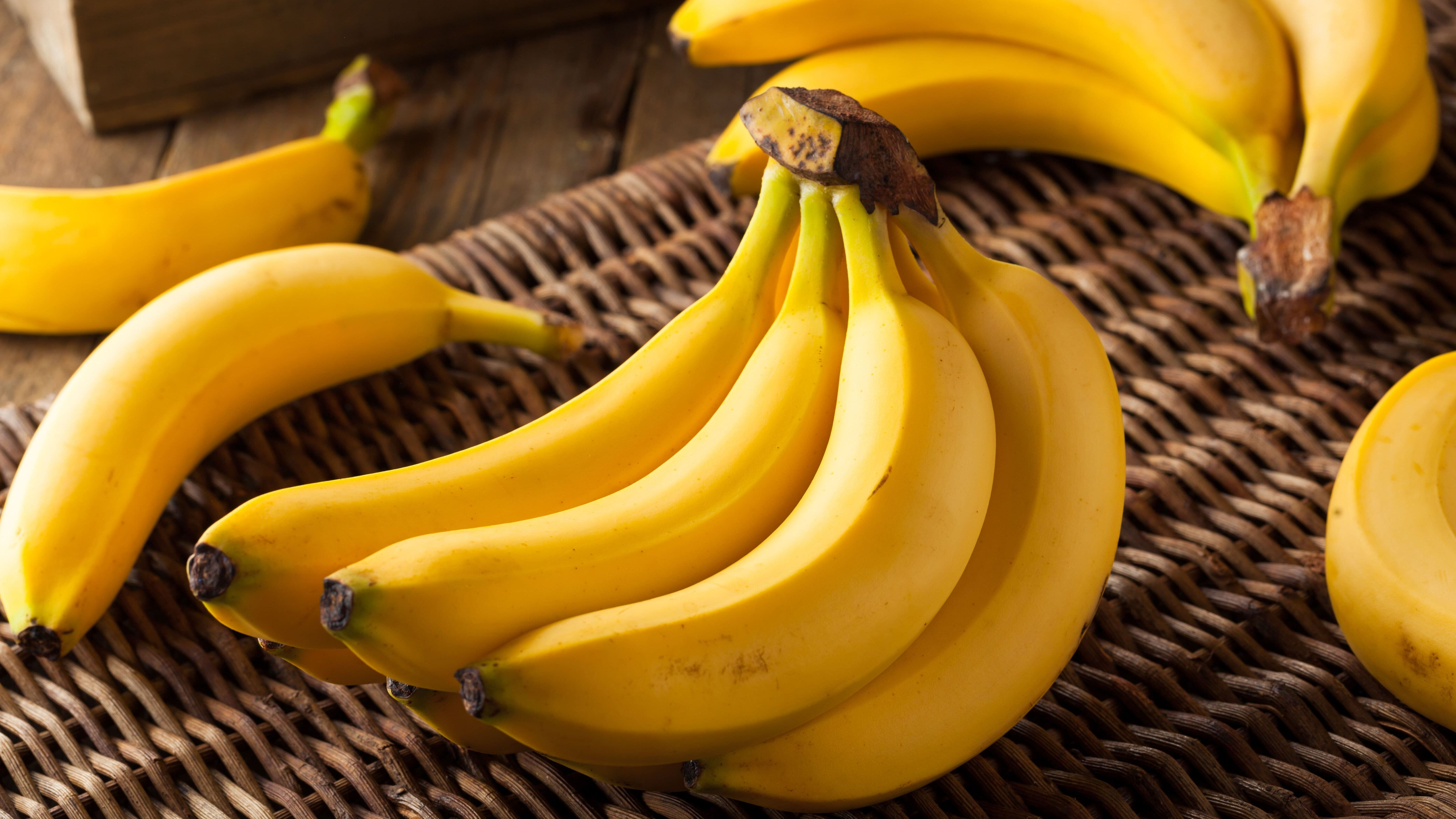 Les Bananes Fraîches Sont Prêtes à être Vendues Sur Les étals De