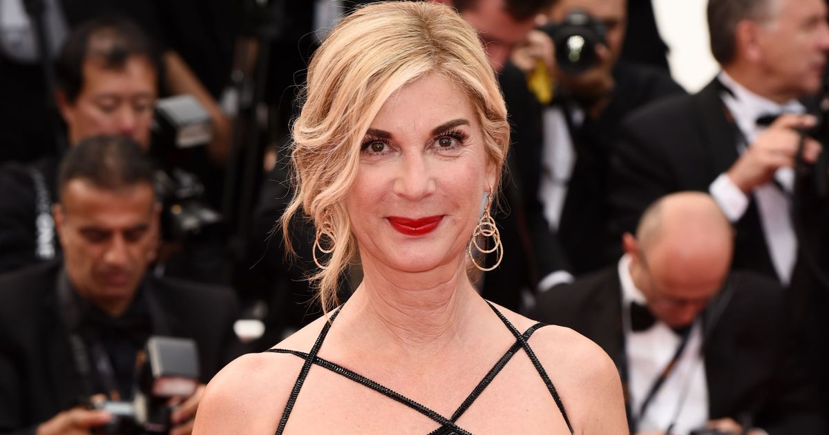 Michèle Laroque surprenante avec une nouvelle coiffure rétro