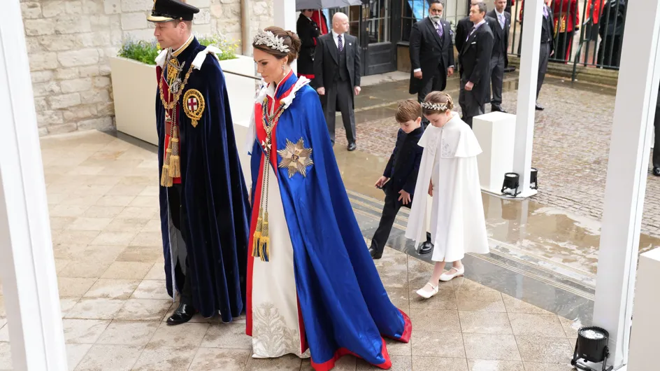 Couronnement de Charles III : la princesse Charlotte dans les pas de sa mère avec une couronne