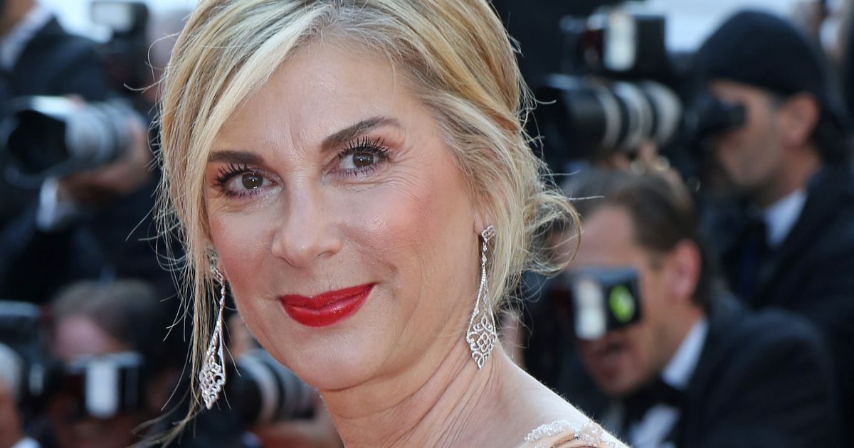 Michèle Laroque : sublime à 62 ans dans une robe ajourée, elle fait ...