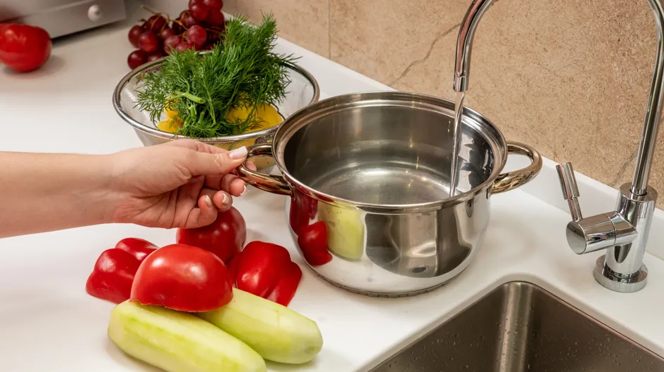 Pourquoi il ne faut surtout pas cuisiner avec de l’eau chaude du robinet ?