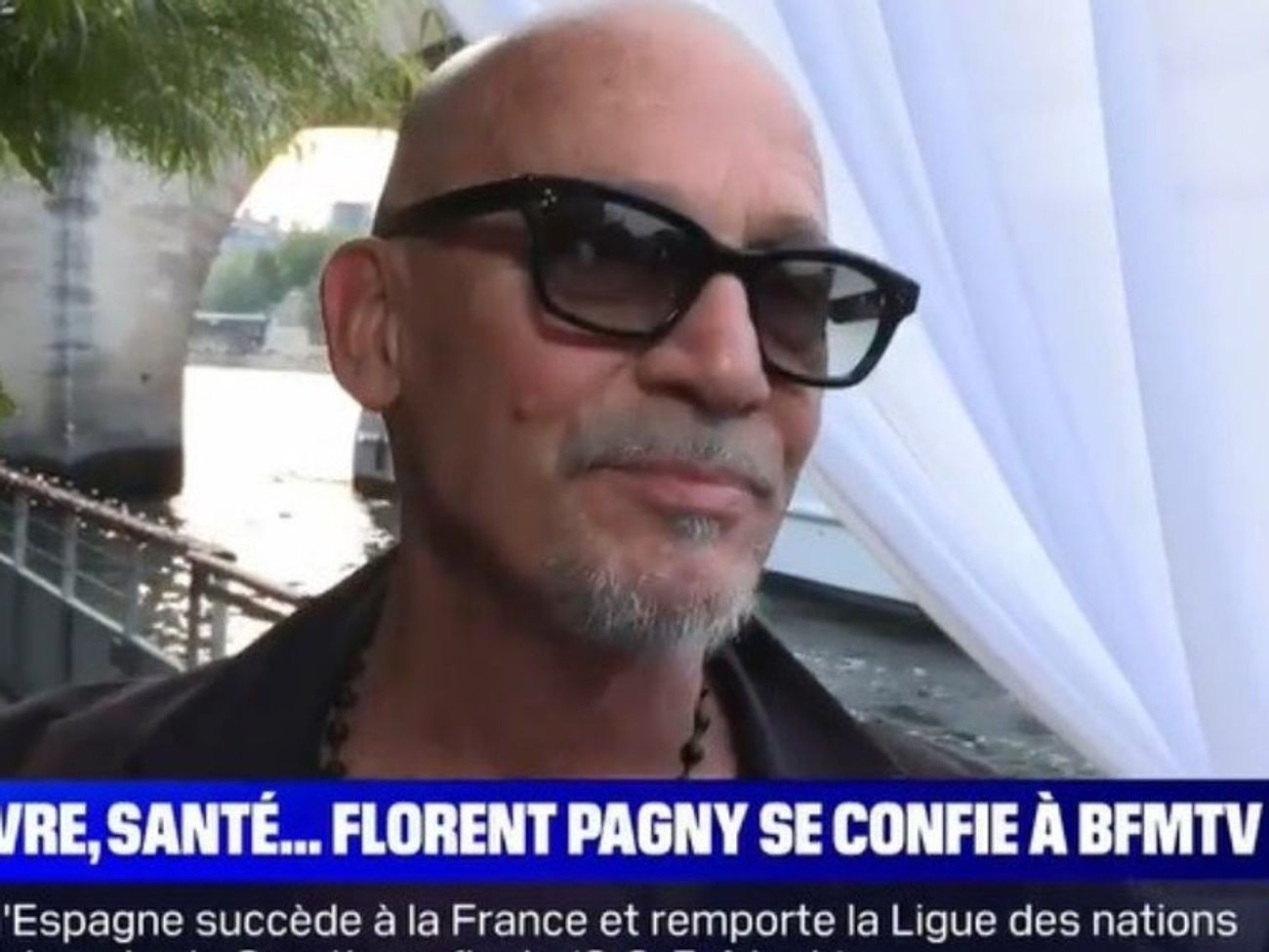 Ils vont passer que ça à la télé, relou : Florent Pagny embarrassé par un  geste de sa femme en pleine interview