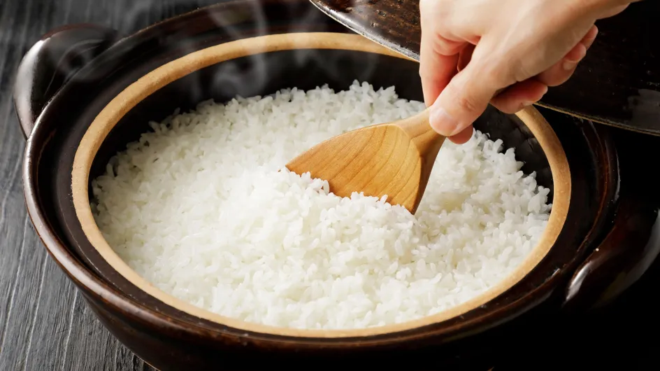 Cette cuisson du riz hyper simple va le rendre meilleur et vous faire gagner du temps !