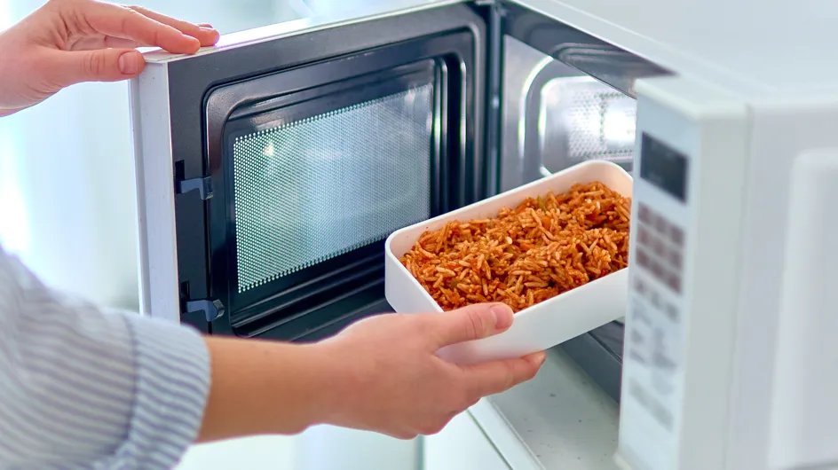 Cette vaisselle et ces récipients que vous ne devriez jamais mettre au micro-ondes !