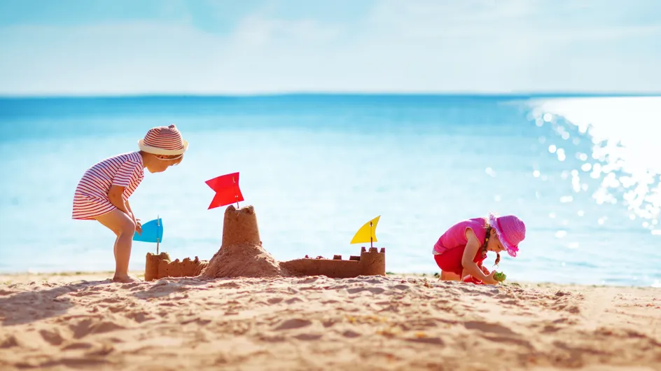 Enfants à la plage : toutes les règles de sécurité à connaître pour une sortie en famille