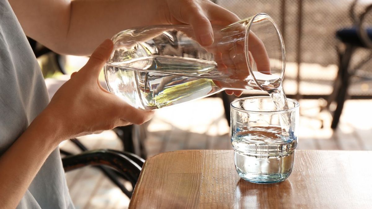 Peut-on vous facturer une carafe d'eau au restaurant ? Voici la réponse !