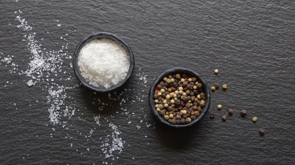 Pourquoi le sel et le poivre sont les seuls condiments présents sur la table ?