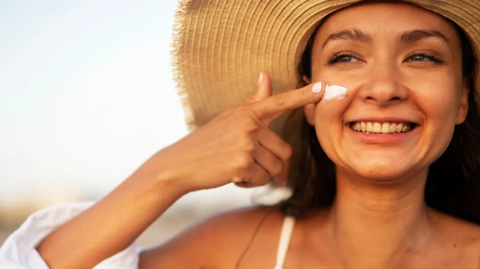 Belle peau : 3 soins indispensables à prendre en vacances selon un dermatologue