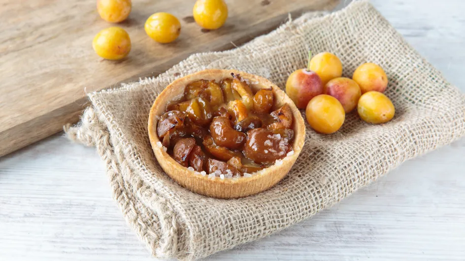 Les mirabelles c&#039;est la vie, et cette recette de tarte simple et très bien notée vous les fera encore plus aimer !