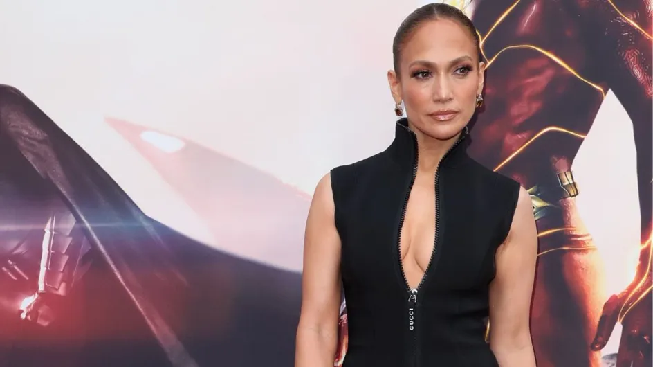 Jennifer Lopez radieuse et au naturel pour fêter ses 54 ans