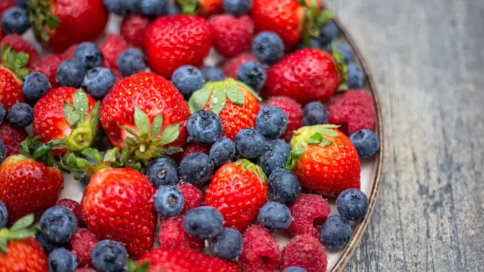 Savez-vous comment bien décongeler des fruits rouges surgelés, sans qu’ils rendent plein d’eau ?