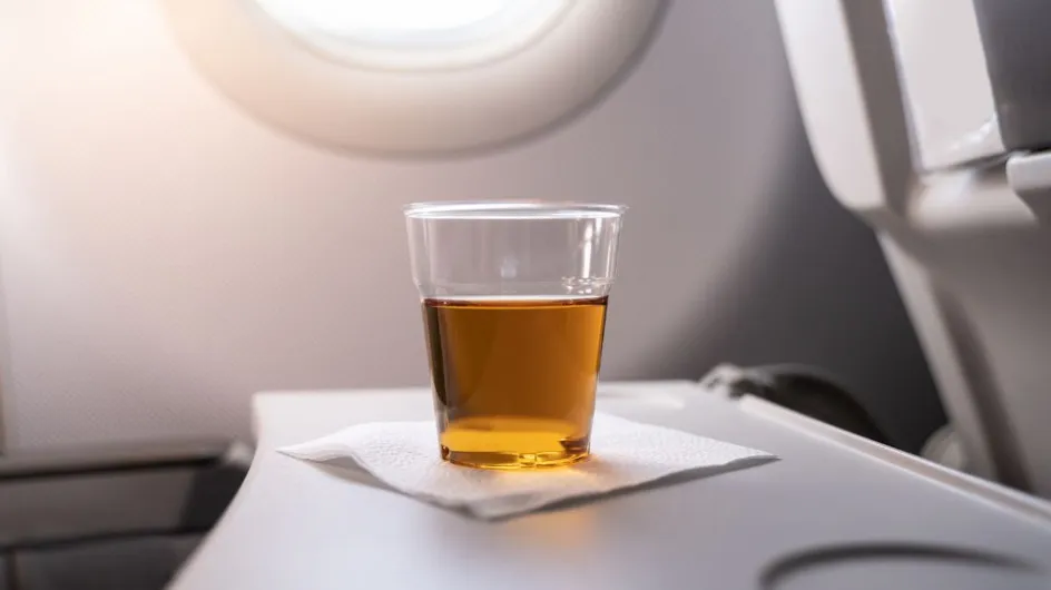 Voici la boisson qu'il ne faut surtout pas boire quand on prend l'avion, selon un expert