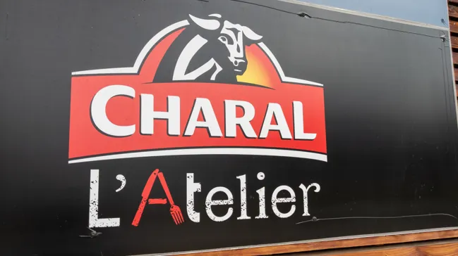 Photo du logo de Charal sur un entrepôt en janvier 2023