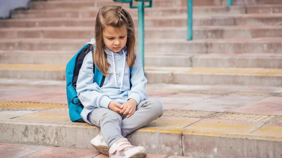Une psychologue dévoile les 5 signes imparables pour savoir si votre enfant n’aime pas aller à l’école