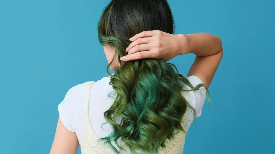 Reflets verts dans les cheveux : 3 astuces pour s’en débarrasser à la rentrée
