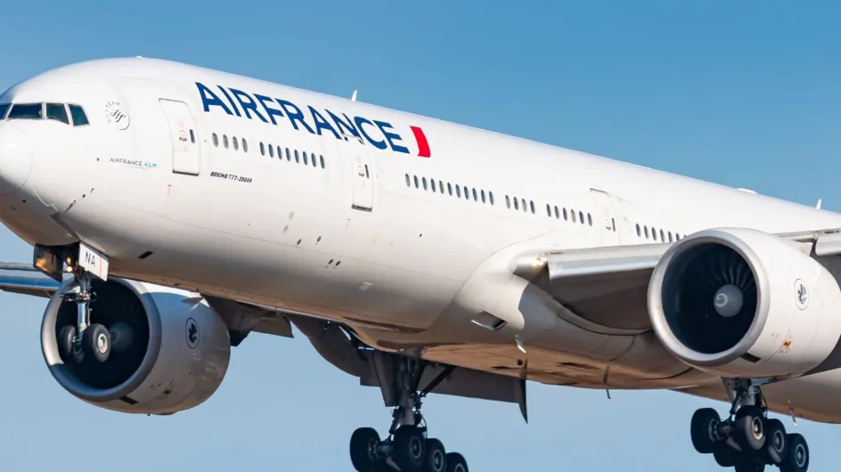 Catastrophe évitée sur un vol Air France, une passagère témoigne : "la batterie de mon voisin a pris feu"