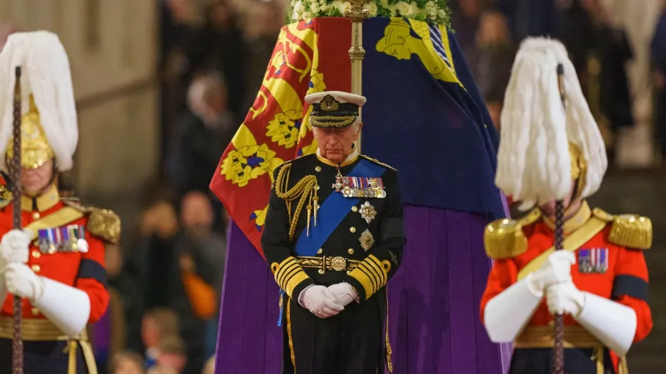 “Profondément reconnaissant” Le vibrant hommage du roi Charles III à Elizabeth II