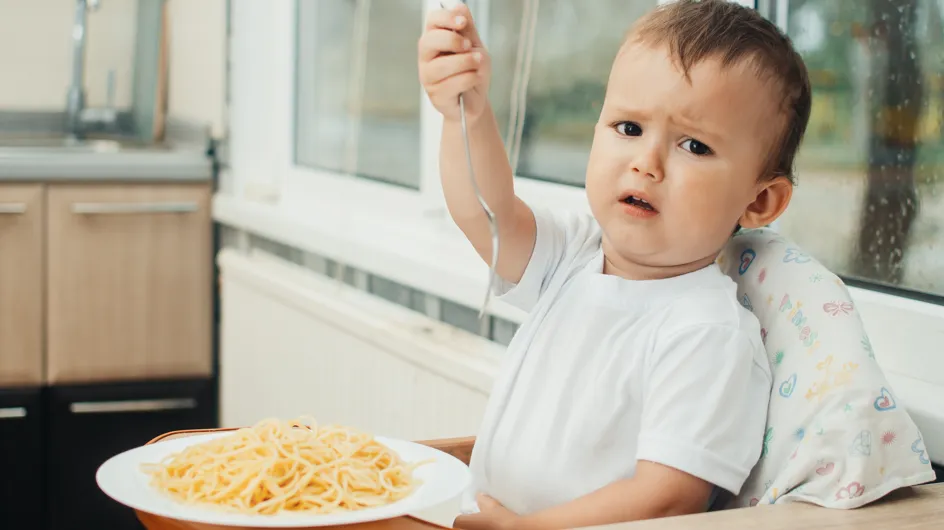 Evita estas 4 frases al hablar con tus hijos para fomentar una relación saludable con la comida