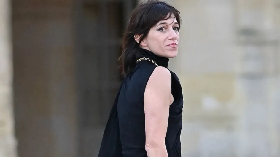 Visite de Charles III en France : la robe fendue de Charlotte Gainsbourg suscite l'indignation des internautes