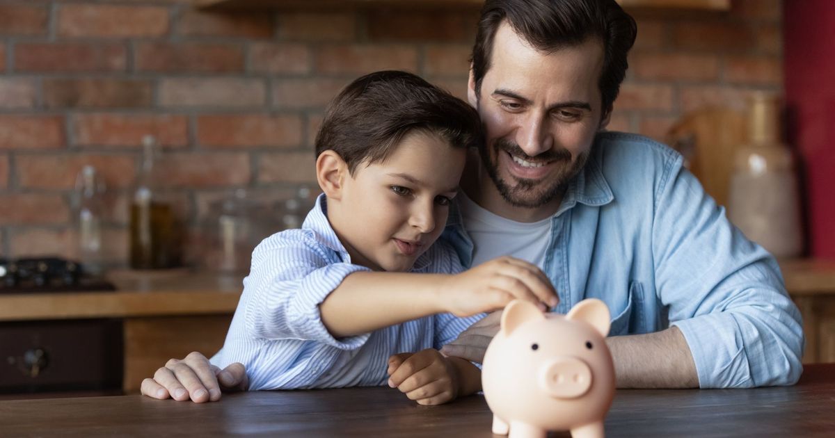 Éducation financière : voici LA chose à enseigner le plus tôt possible à son enfant, selon les experts