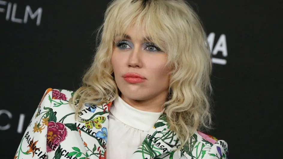 Miley Cyrus renoue avec une couleur de cheveux qu'elle n'avait plus portée depuis 10 ans (PHOTOS)