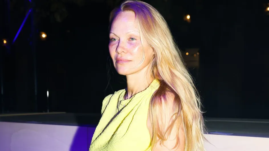 Pamela Anderson a sus 56 años: Belleza natural y sin maquillaje en la Semana de la Moda de París