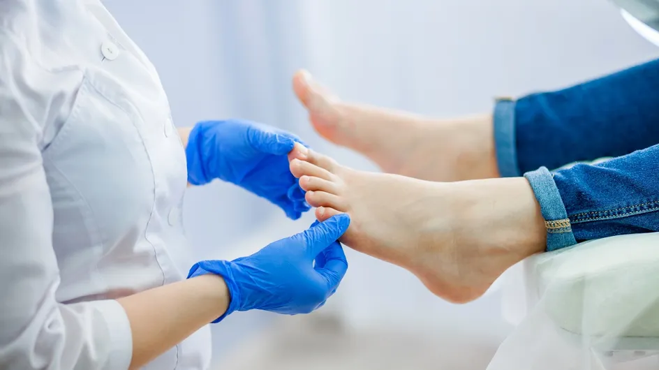 Cholestérol : voici comment repérer les premiers signes grâce à vos ongles de pieds, selon un cardiologue