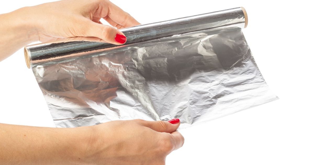 On sait enfin pourquoi le papier aluminium a un côté plus brillant que l
