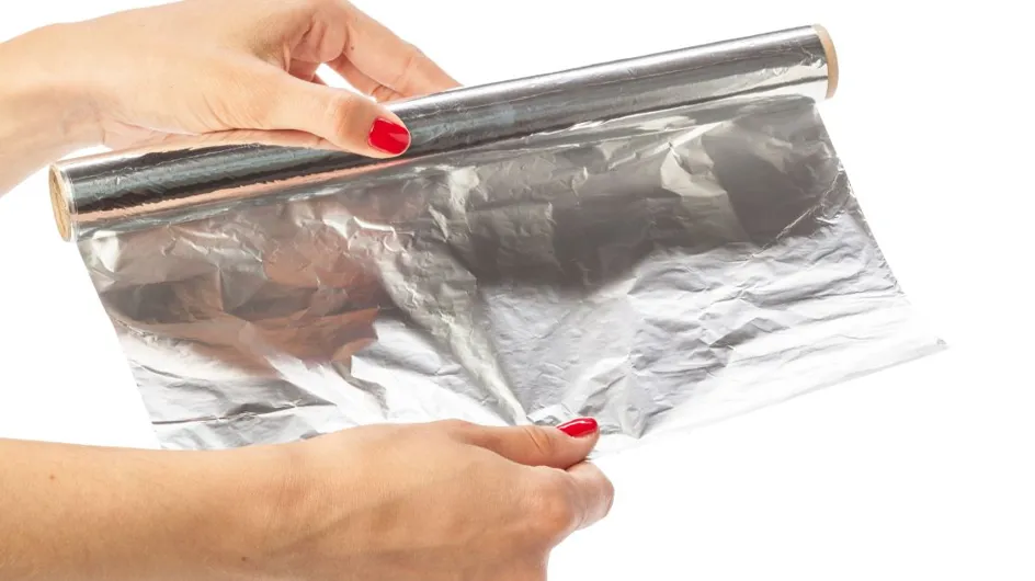 On sait enfin pourquoi le papier aluminium a un côté plus brillant que l'autre et à quoi cela sert
