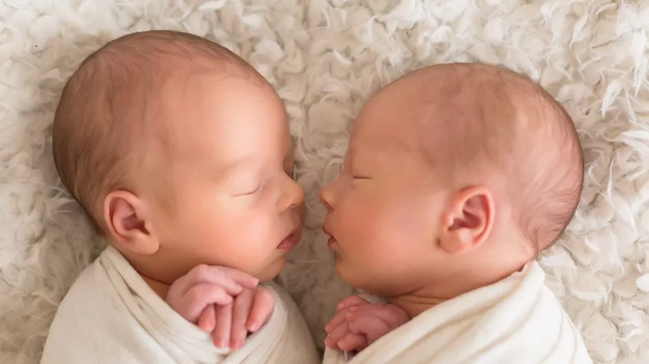 Ce couple a appelé ses jumeaux par le même prénom que leur père, voici comment ils se différencient
