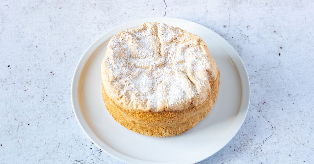 Cyril Lignac partage sa recette moelleuse et légère du gâteau de Savoie