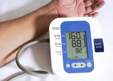 GÉRER L'HYPERTENSION ARTÉRIELLE : UN VOYAGE VERS LA
SANTÉ CARDIOVASCULAIRE