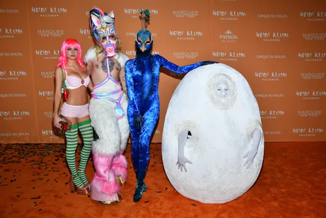 Halloween tiene reina: Heidi Klum asombra con disfraz de pavo real junto al  Cirque du Soleil