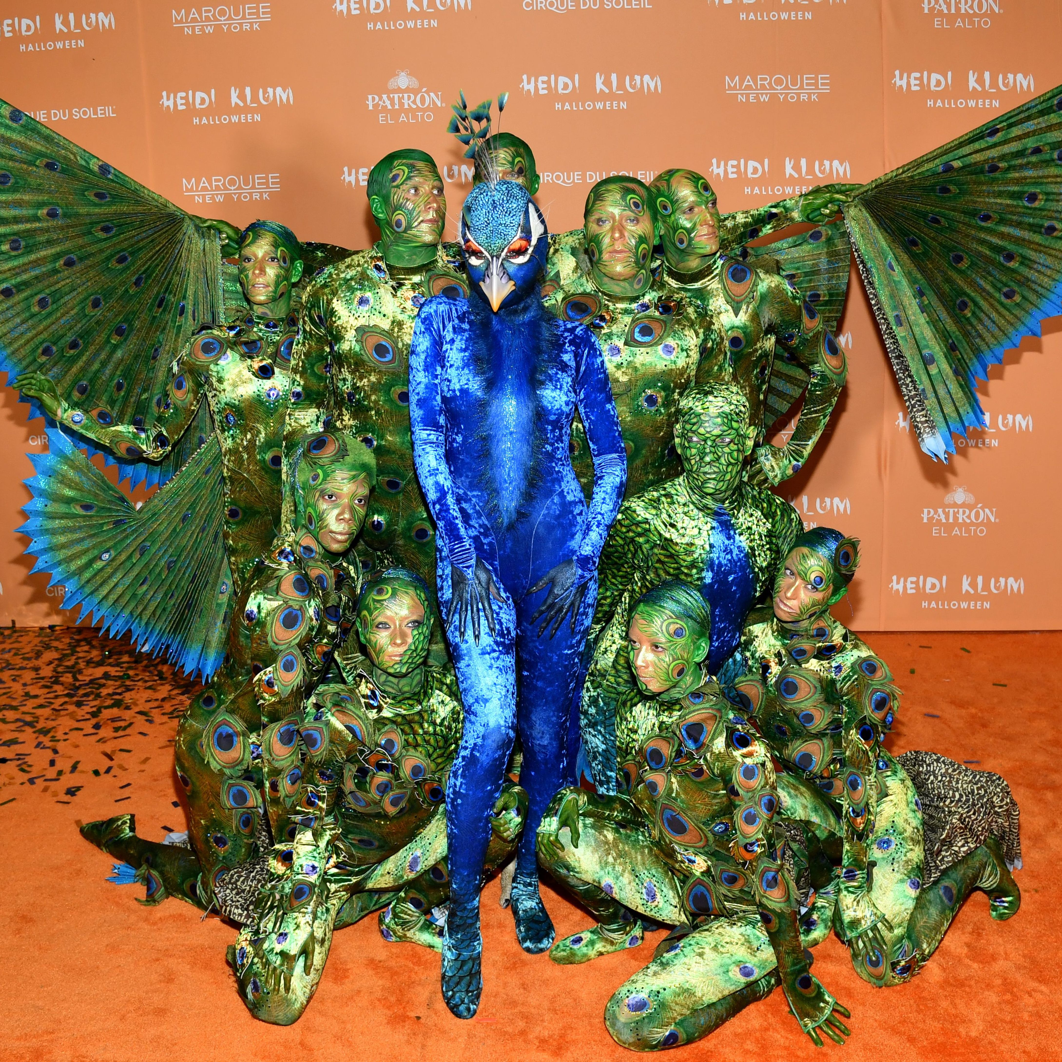 Halloween tiene reina: Heidi Klum asombra con disfraz de pavo real junto al  Cirque du Soleil