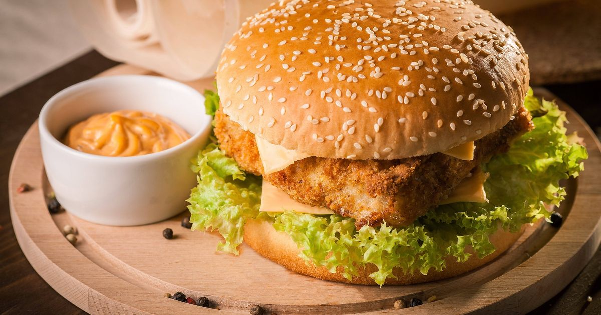 Burger Poisson Cyril Lignac : sa recette du burger de poisson pané facile et rapide à ...