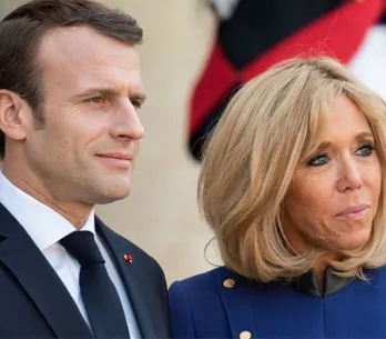 Эммануэль макрон и бриджит макрон 2022. Эммануэль макрон. Джастин трюдо и макрон. Матье галле и эммануэль макрон. Макрон обнимает трюдо.