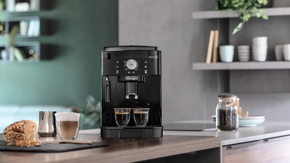 Black Friday 2023 : -15% sur la machine à café Espresso Magnifica S De’Longhi