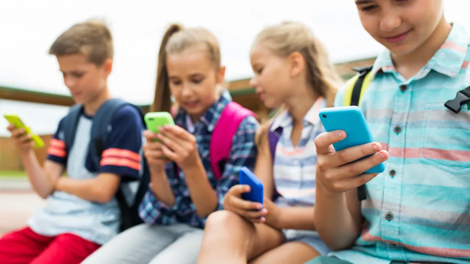 El 34% de los españoles cree que la edad ideal para regalar un móvil a un niño es entre los 13 a 14 años