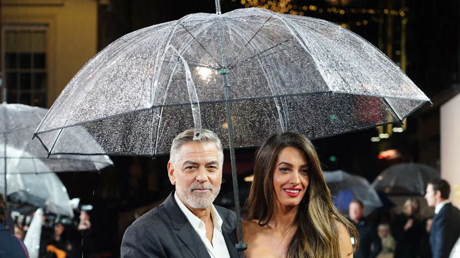 Amal Clooney éblouissante dans un total look velour dévoilant son épaule, Georges Clooney sous le charme