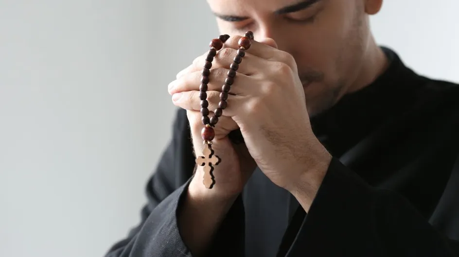Le "plus bel homme d'Italie" plaque le mannequinat pour devenir prêtre