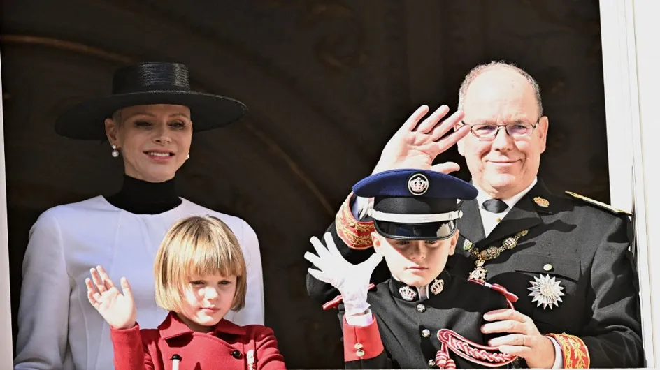 Charlène de Monaco présente la carte de vœux de la famille royale monégasque, Jacques et Gabriella sur leur 31