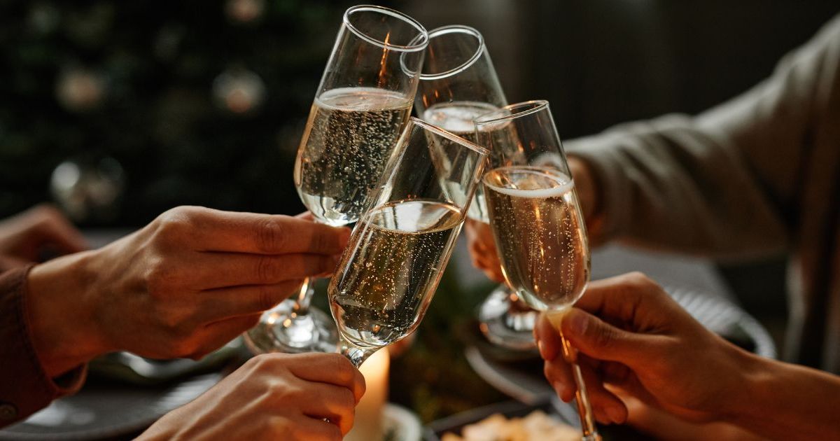 Accessoire de cheveux nouvel an heureux d'or avec des coupes de Champagne