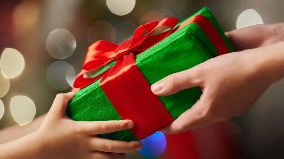Faut-il faire deux cadeaux séparés à un enfant dont l'anniversaire est proche de Noël ?
