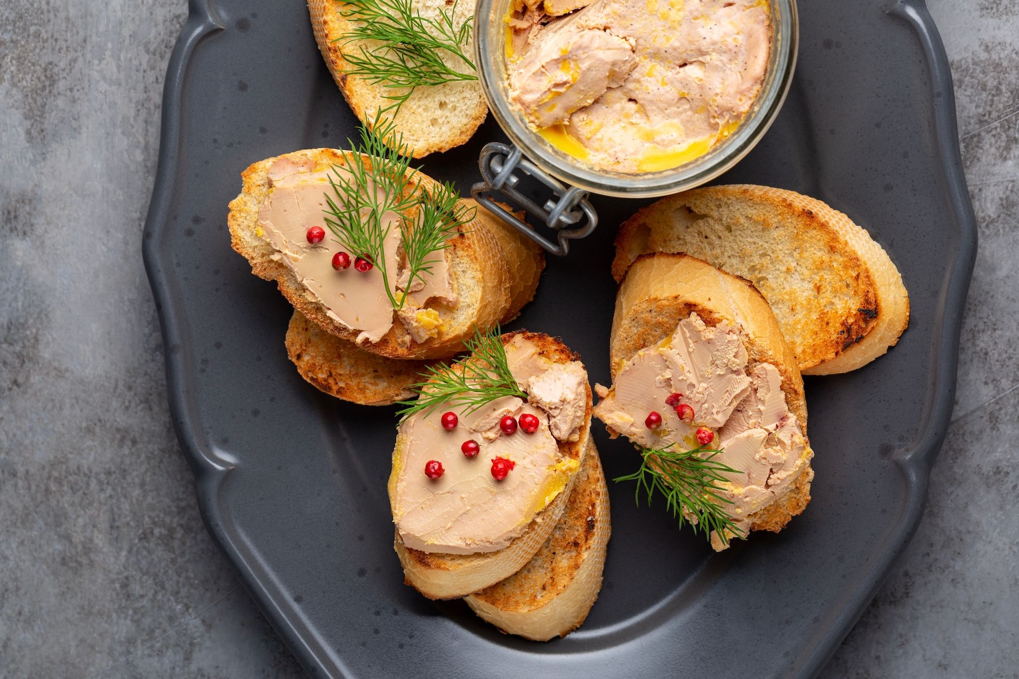 A vos tabliers, on prépare du paté de foie gras avec le Cellier du