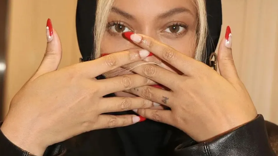 Beyoncé nos da una lección de nail art con sus uñas navideñas
