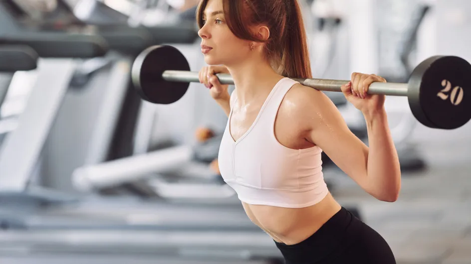 Levantar pesas: el ejercicio que te mantendrá joven