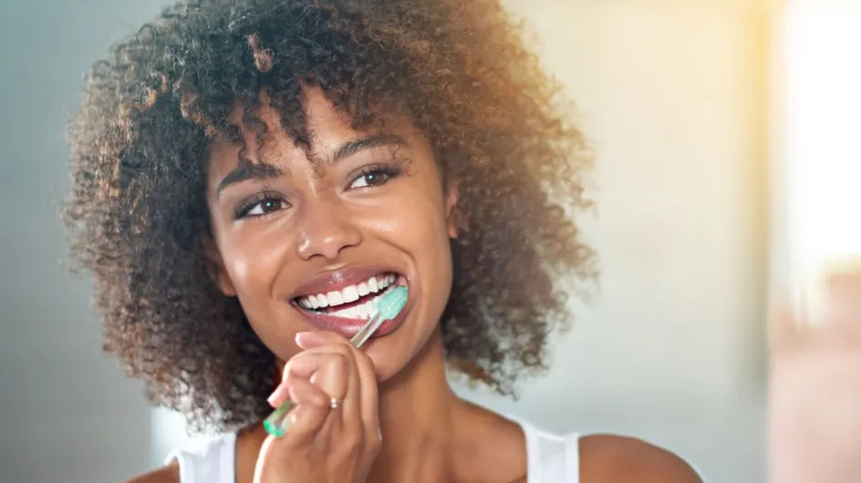 Voici les 3 moments où il ne faut surtout pas se brosser les dents pour les protéger, selon une dentiste